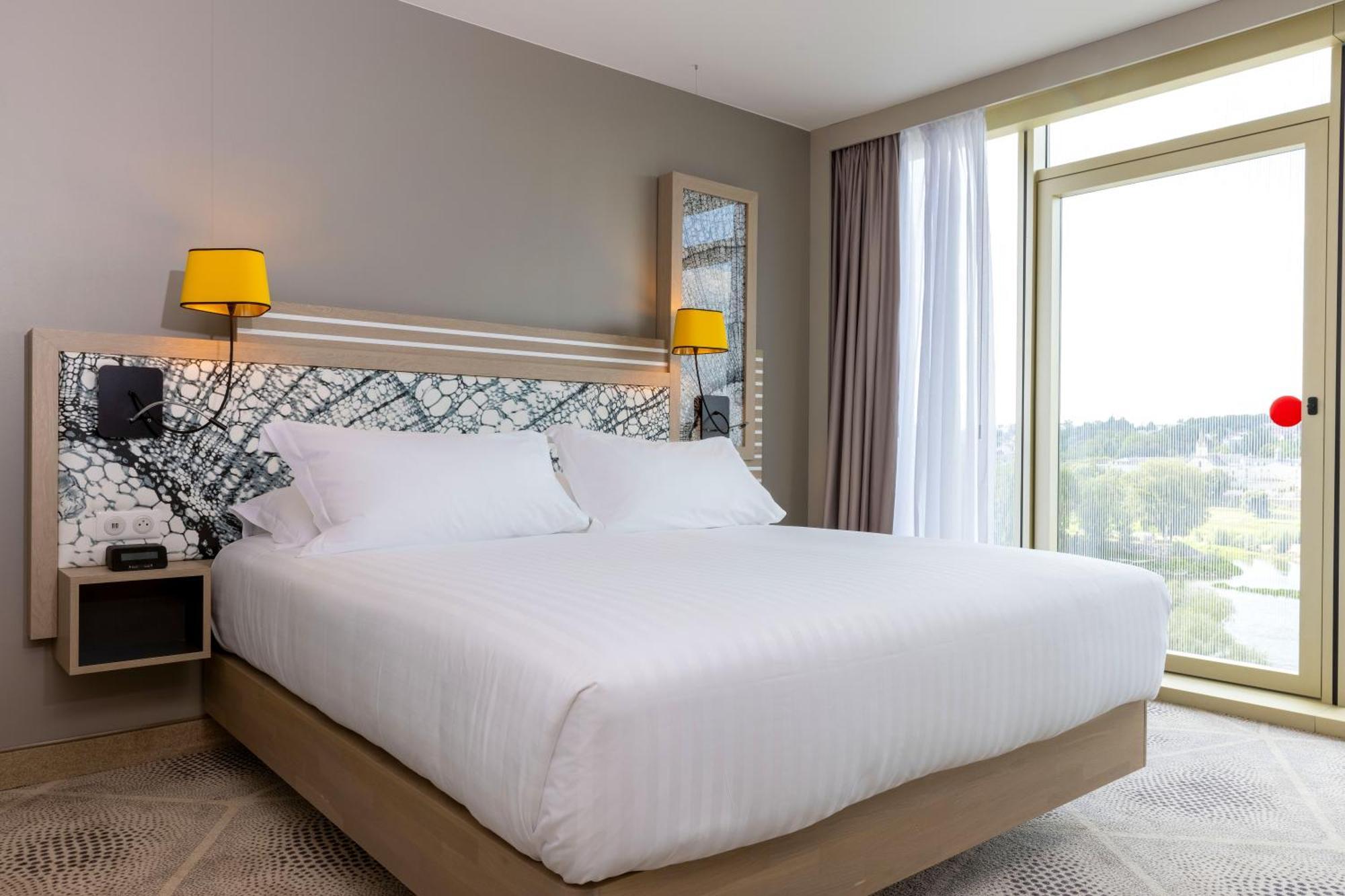 Hotel Hilton Garden Centre, France Tours