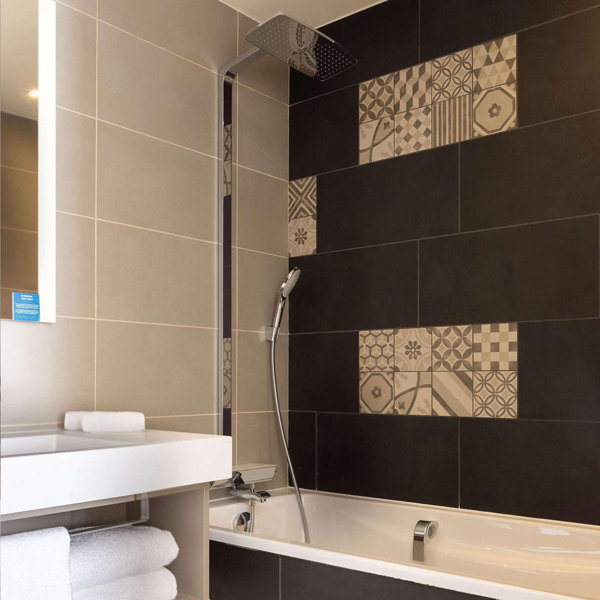 Hotel Hilton Garden Centre, France Tours